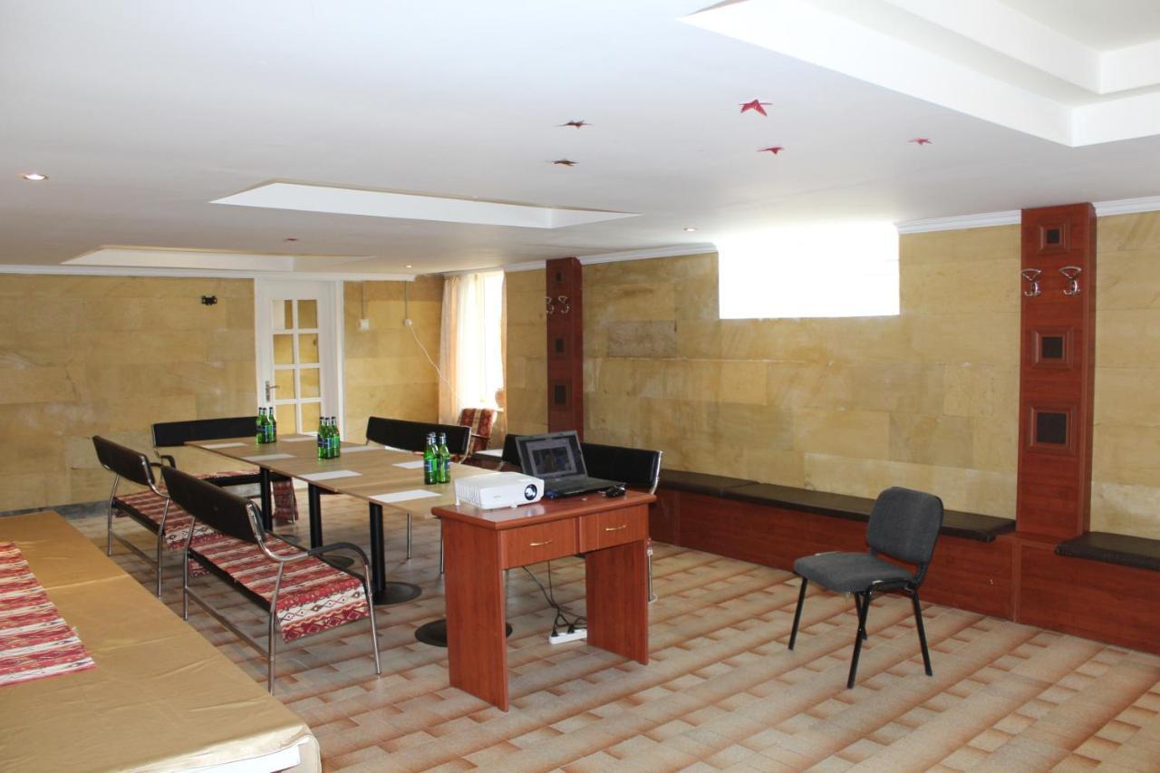 Diligence Hotel & Restaurant Dilijan Bagian luar foto