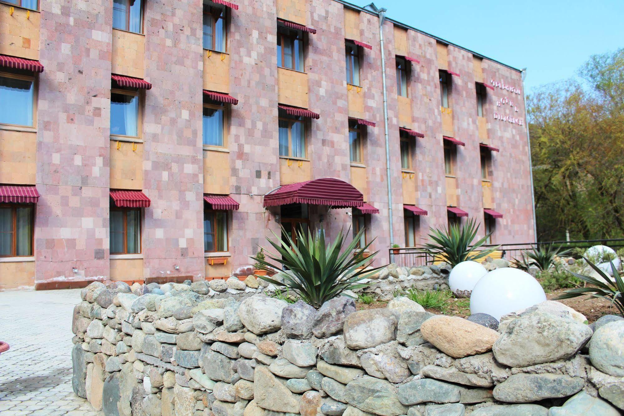 Diligence Hotel & Restaurant Dilijan Bagian luar foto